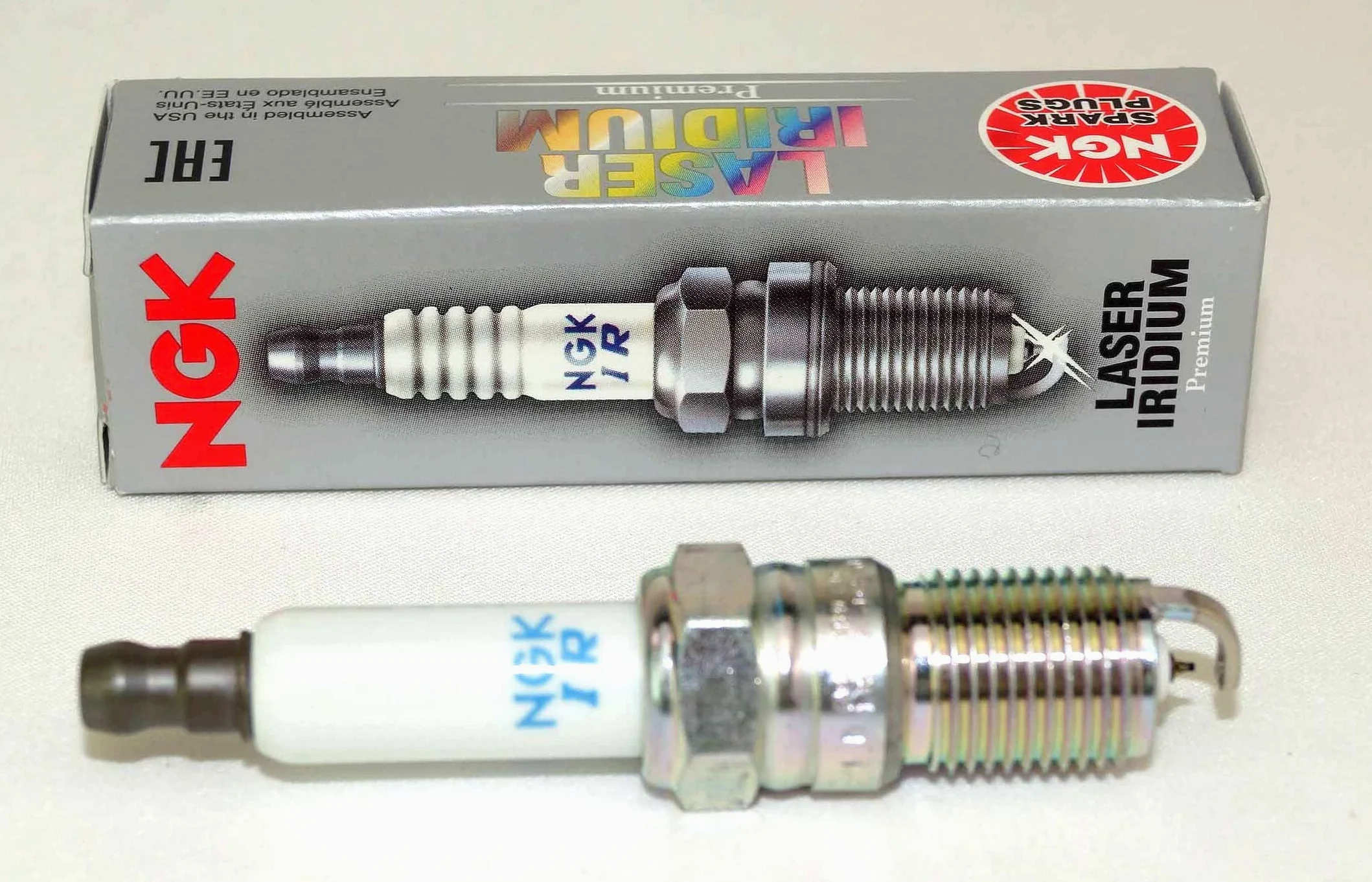NGK 5599 - Bujía de iridio láser ITR4A15 (paquete de 8)