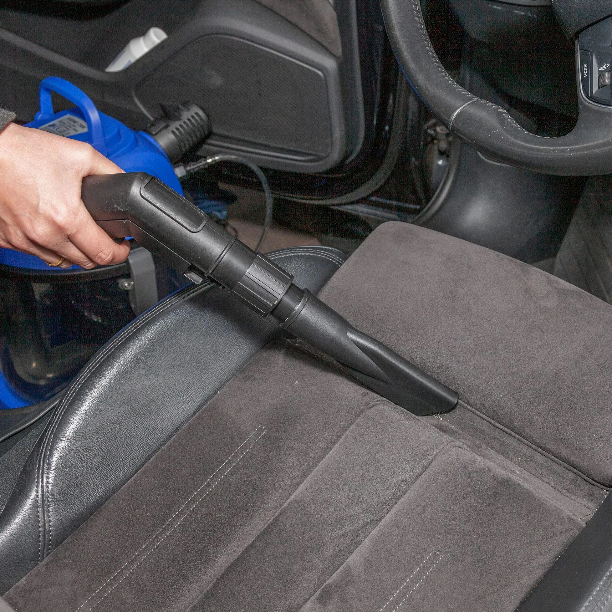 Albatros Aspirador de coche HYDRO 7500 + 1 litro de champú, aspirador en húmedo y seco, para el tratamiento y la limpieza profesional del coche y tapicería interior