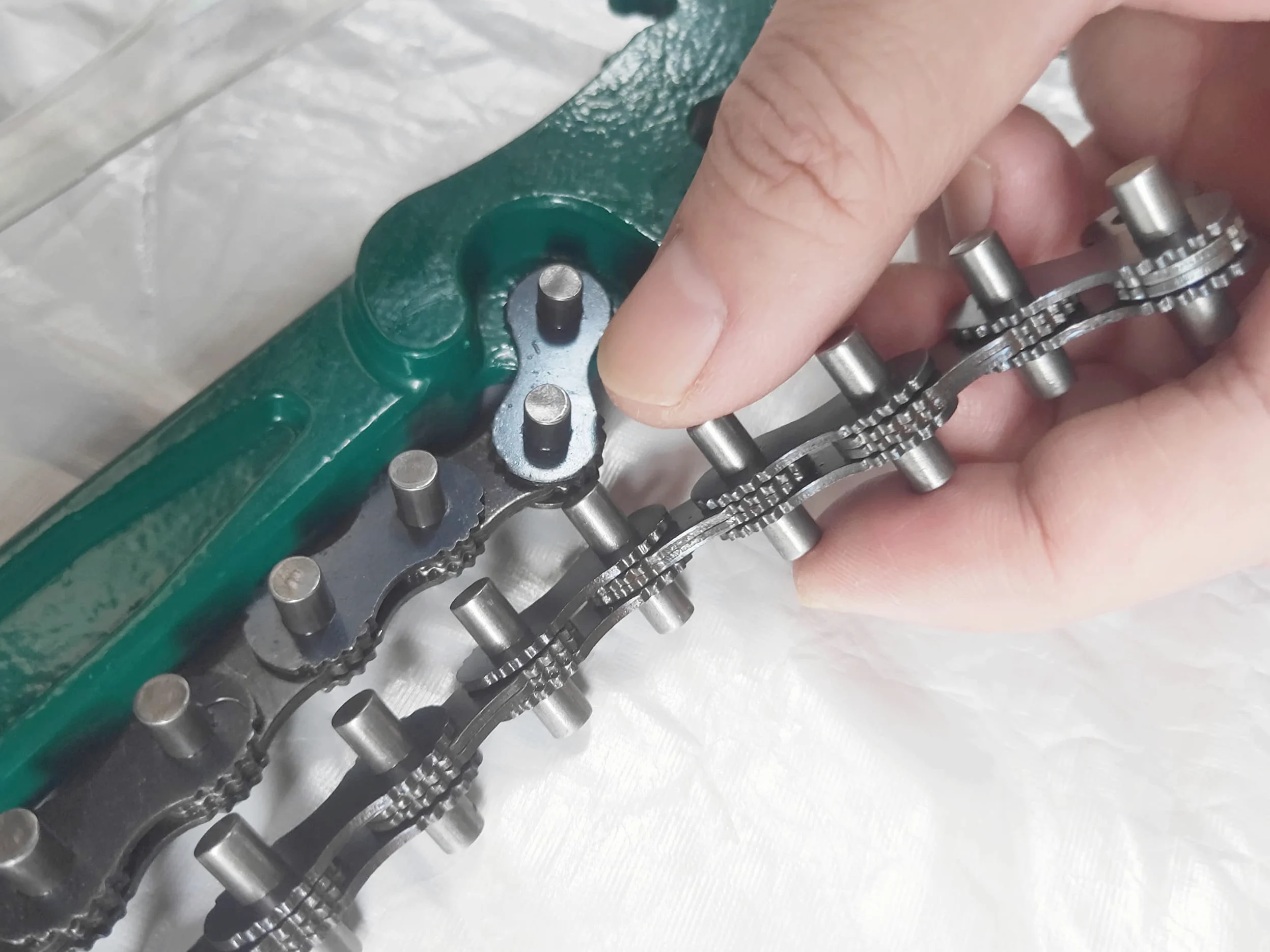 Llave de cadena de trinquete de alta resistencia de 15 pulgadas, llave para filtro de aceite, herramienta reversible para ajuste de tuberías de diámetro máximo de 8 pulgadas, herramienta con cadena
