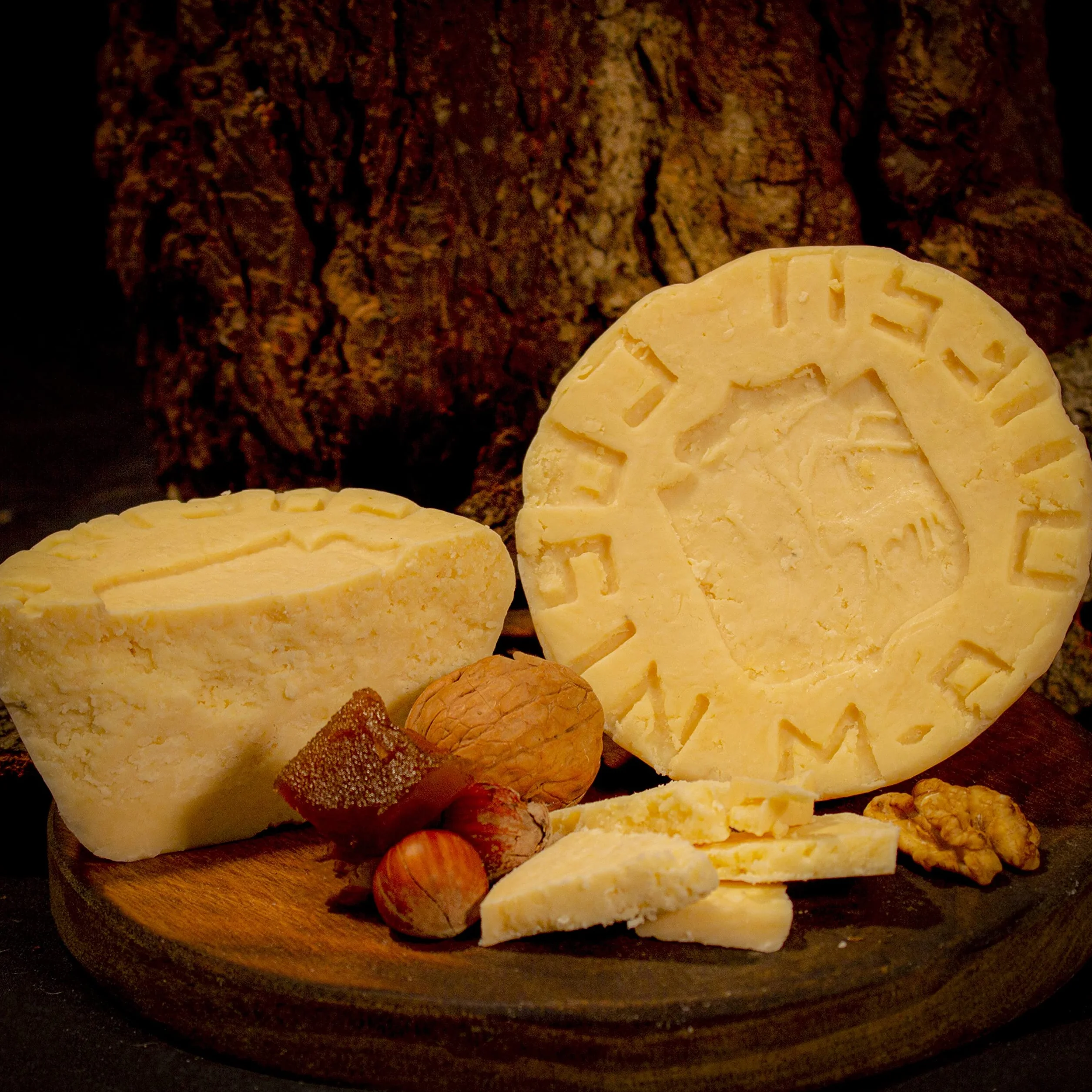 Queso Casín DOP Leche Cruda 180-200 g Artesano Sabor Intenso Picante Sin Gluten