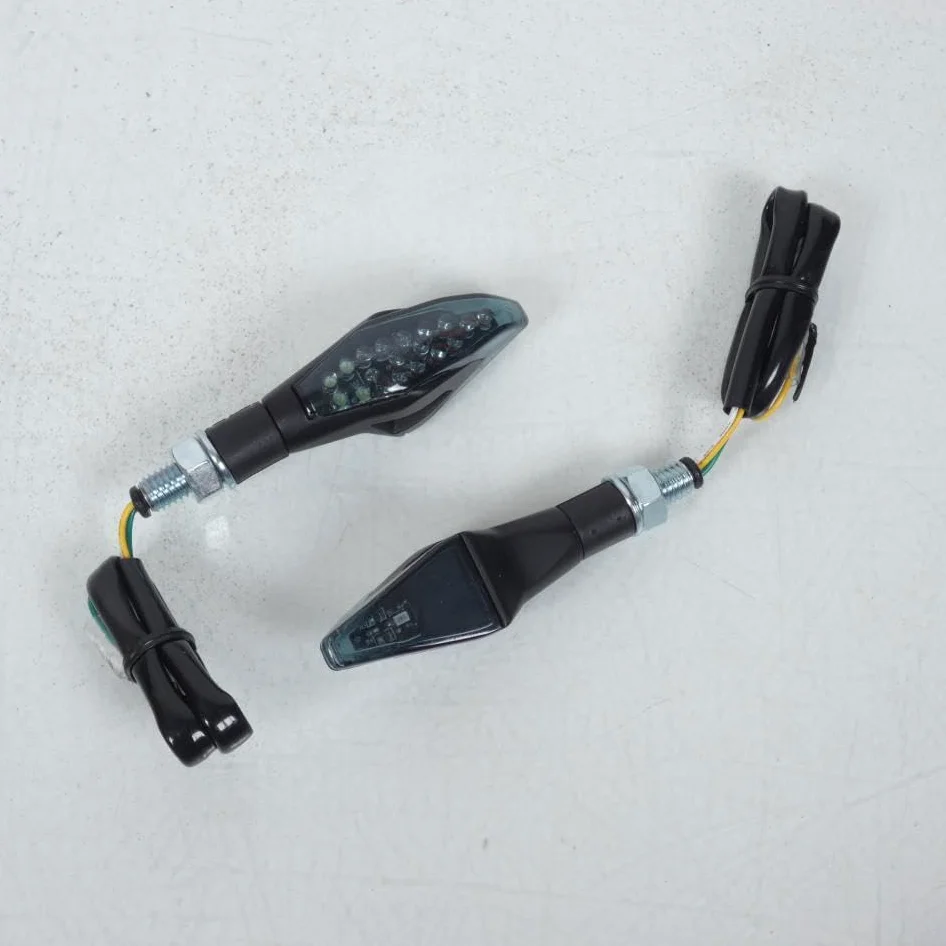 Chaft - Par de intermitentes delanteros LED con luz nocturna ahumada para moto Suzuki IN208