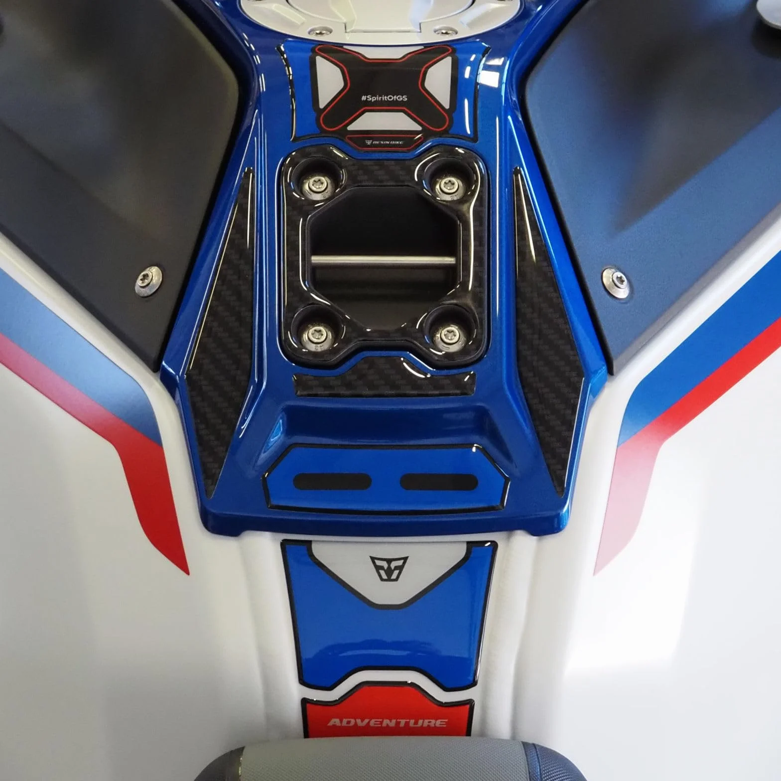 Resin Bike Kit Adhesivos Compatibles con BMW R 1300 GS Adventure Trophy 2025. Protection de Réservoir, Guardabarros, Paramanos de Choques y Arañazos de Moto. Kit Pegatinas 3D Resinadas Made in Italy