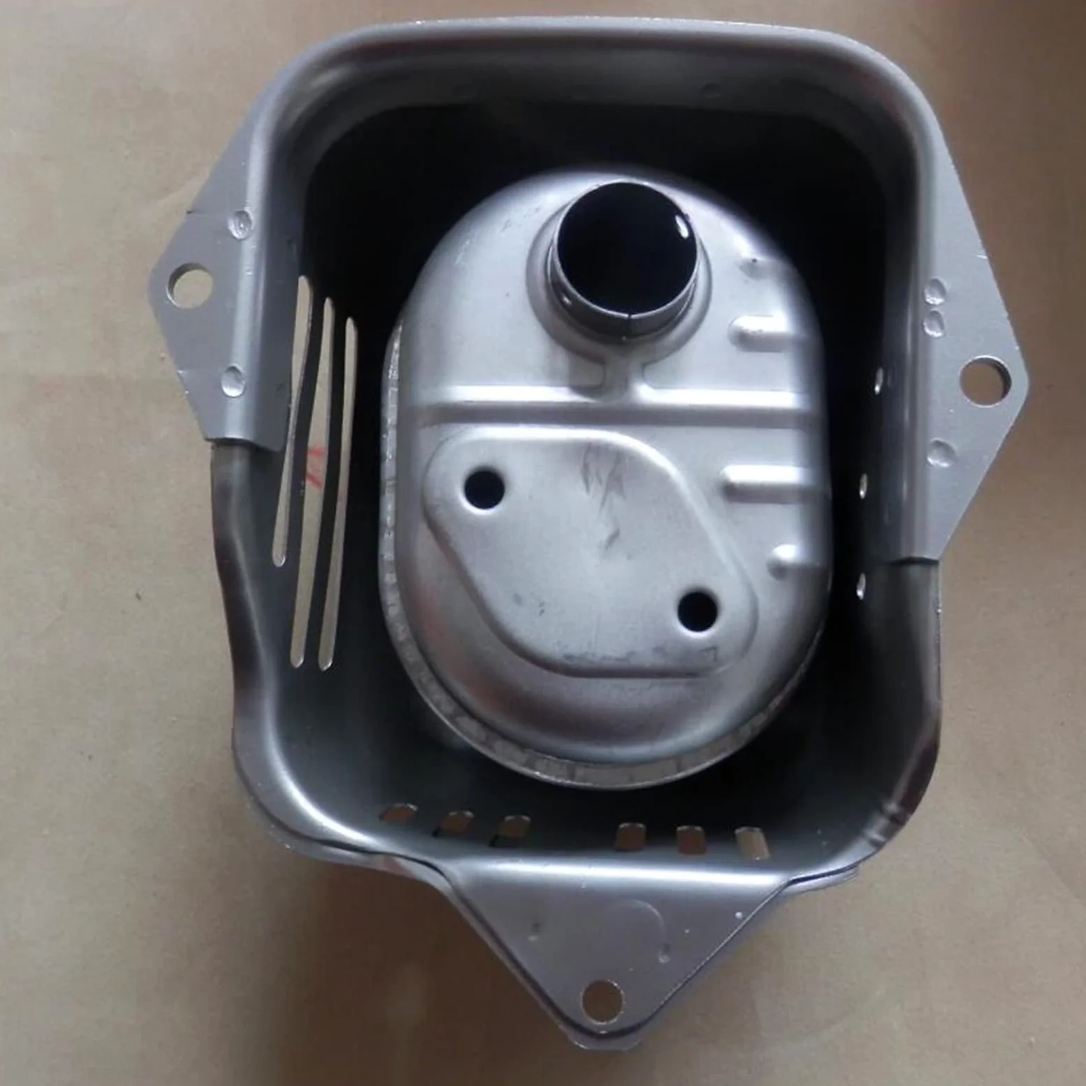 IWBR EL ENSAMBLAJE DE LA CUBIERTA Y EL SILENCIADOR DE ESCAPE GX100 SE ADAPTA A GX100U 98CC OHC PROTECTOR DE MOTOR DE 4 TIEMPOS TAMPER TAMPER HIELD (Color : MUFFLER AND COVER)
