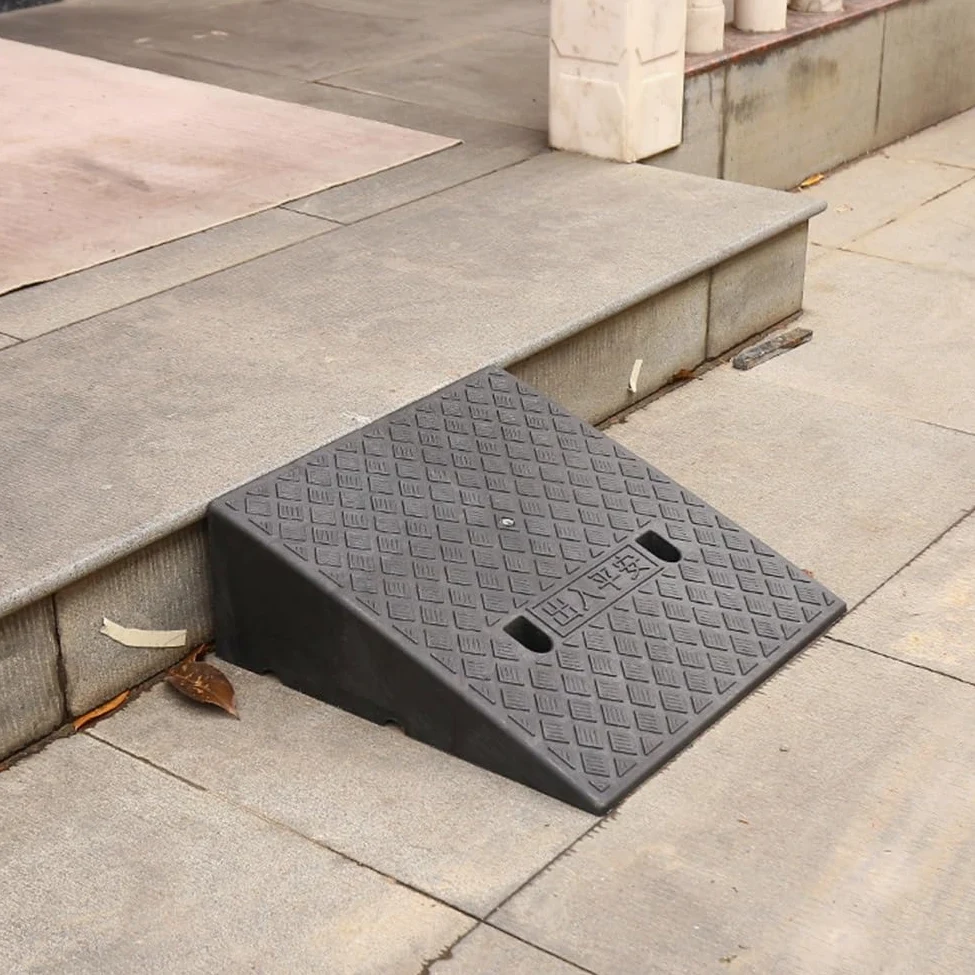 Rampas de Bordillo de Plástico, Rampas de Umbral de 17 cm de Alto, Rampa Liviana Portátil. Adecuado para Aceras, Coches, Bicicletas, Motocicletas, Entradas de Vehículos