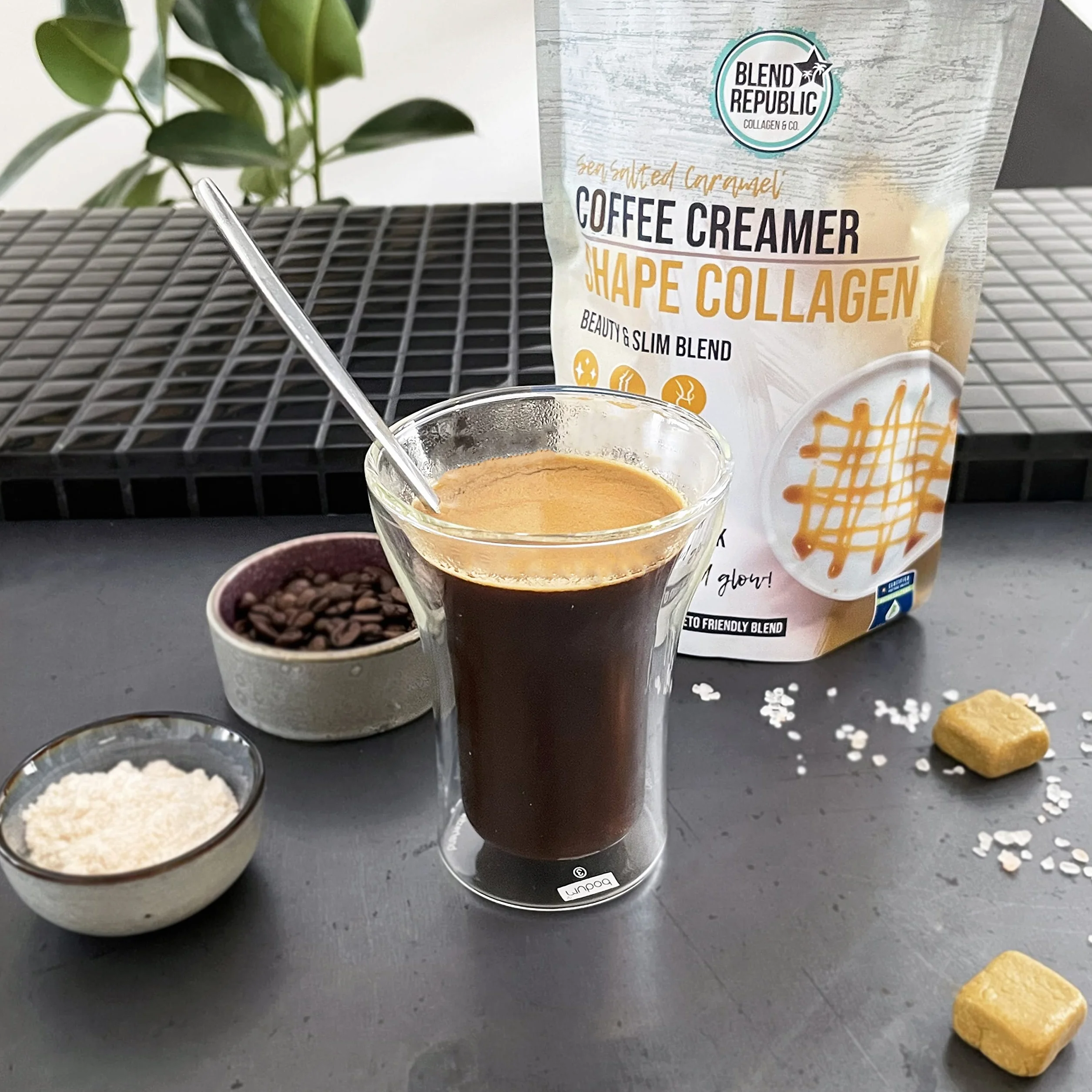 BLEND REPUBLIC Keto Coffee Creamer Caramel 300 g con aceite MCT, aceite de coco y colágeno, sin lactosa, sin azúcar añadido