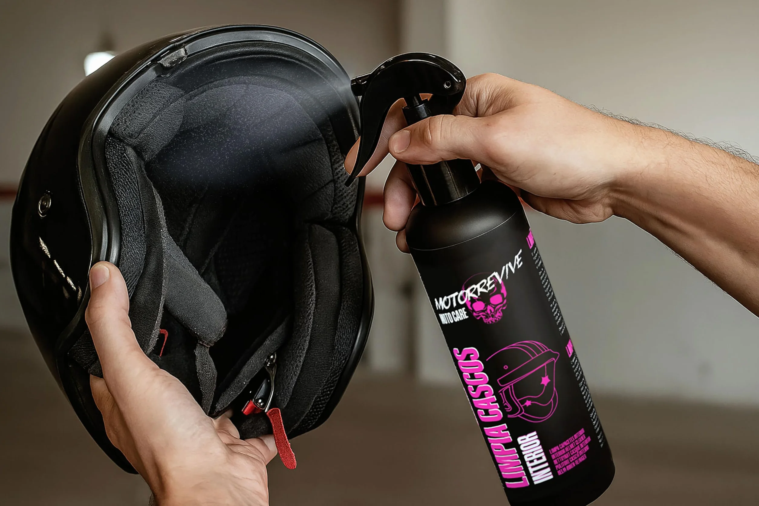 Pack Limpieza de Cascos de Moto 200 + 200 ml. Spray limpiador Interior + Exterior y Visera + Bayeta de Microfibra. Higiene Completa y Cuidado Profesional para Casco de Motocicleta