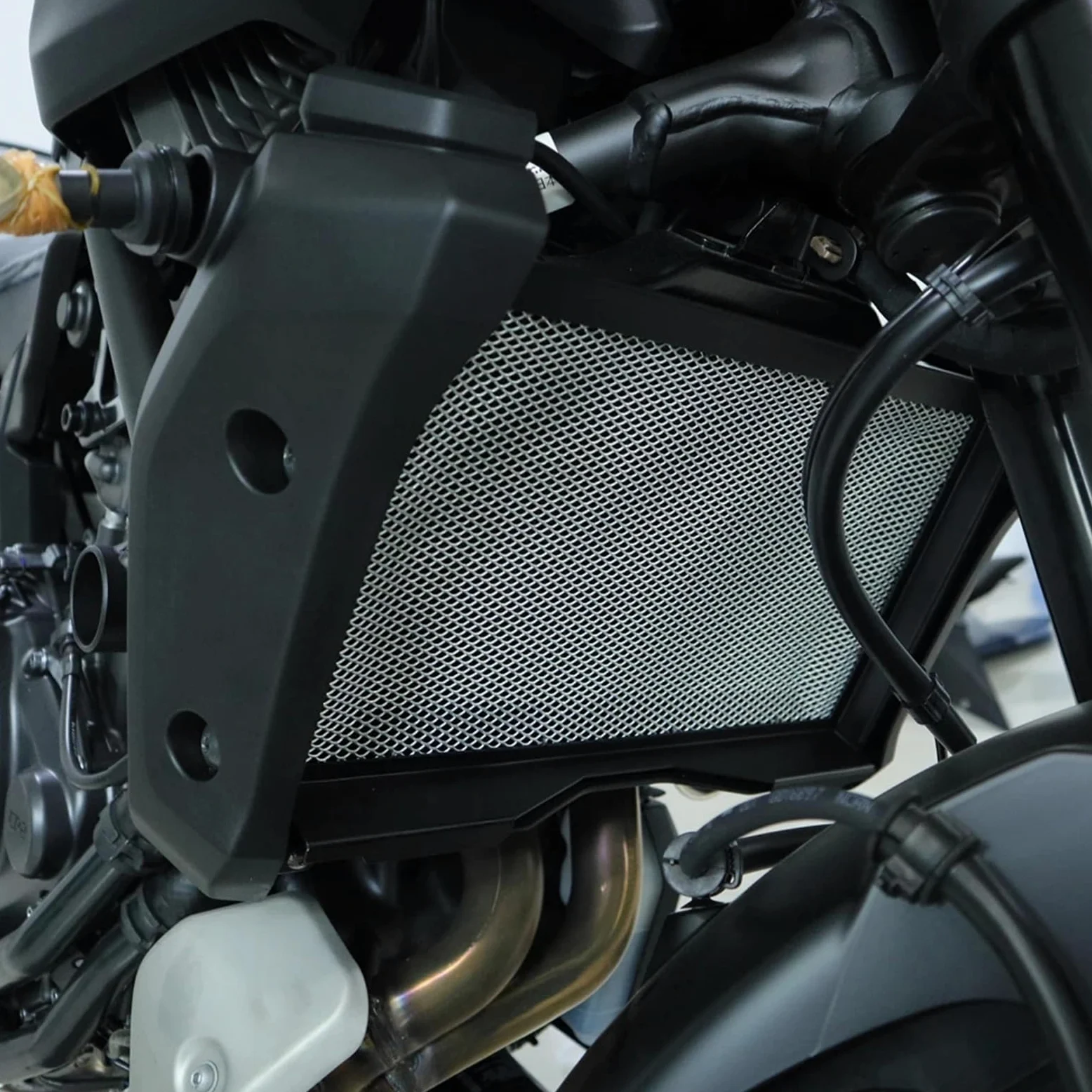Refrigeración de Pinza de Freno Cubierta Protectora para Tanque de Agua de Motocicleta, Cubierta de Red de enfriamiento para radiador, Compatible con MT07 MT07 2025 MT-07 2025