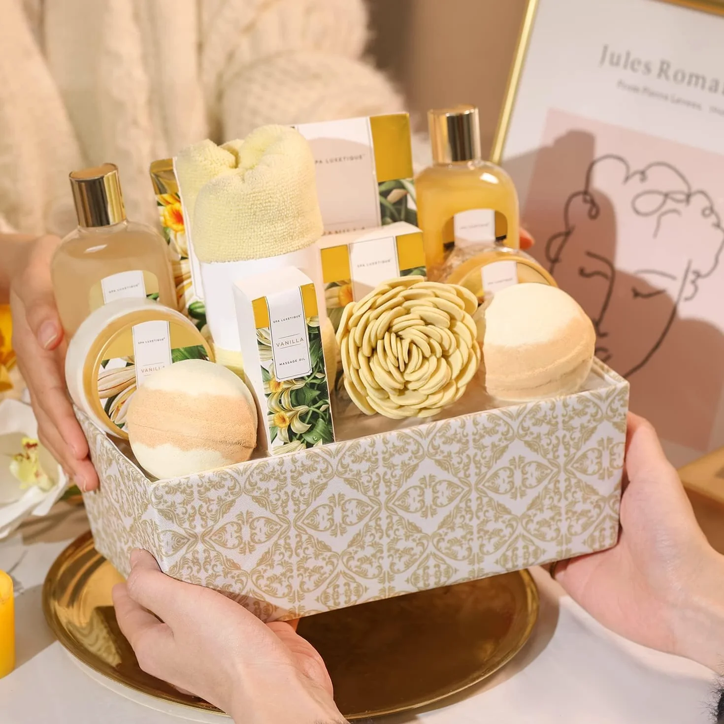 SPA LUXETIQUE zestaw prezentowy 12 sztuk wanilia sól do kąpieli bomby żel pod prysznic krem do rąk