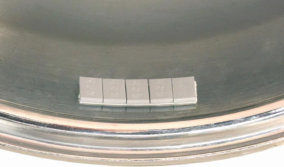 Equipment 1 Caja de Pesos para Ruedas | 1/4 oz | Cinta Adhesiva | 144 oz, 576 Piezas