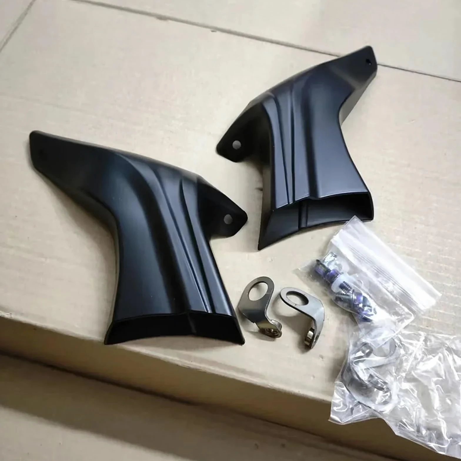 Refrigeración de Pinza de Freno Protector de Rueda Delantera para radiador de Pinza Yamaha YZF-R1 RN65 YZFR1 SP YZFR1M YZF R1M Refrigeración de la Pinza de Freno(Glossy Black)