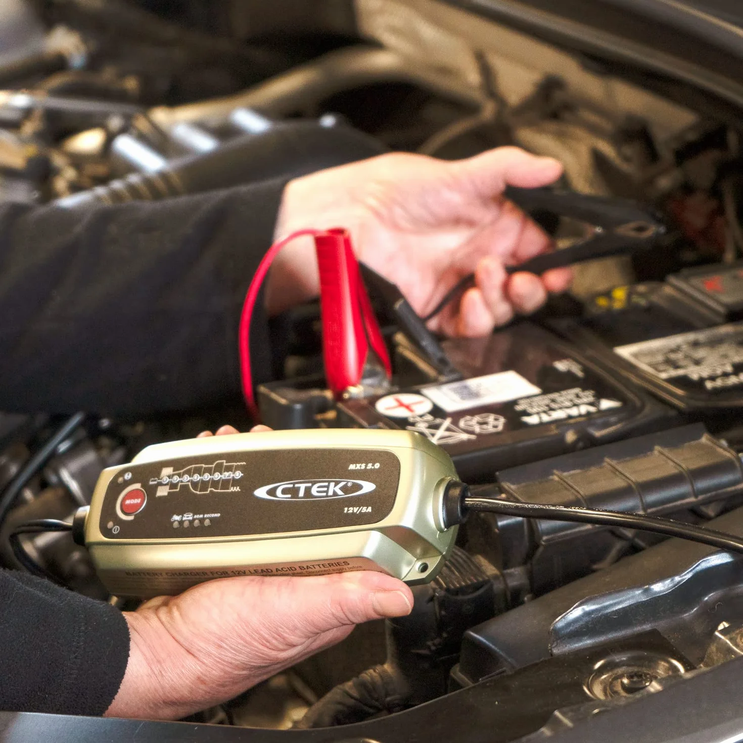 CTEK MXS 5.0, Cargador Batería 12V 5A con Compensación De Temperatura Incorporada, Cargador De Batería De Coche Y Moto, Cargador Inteligente Baterias, Mantenedor De Batería con Opción De AGM Dedicada