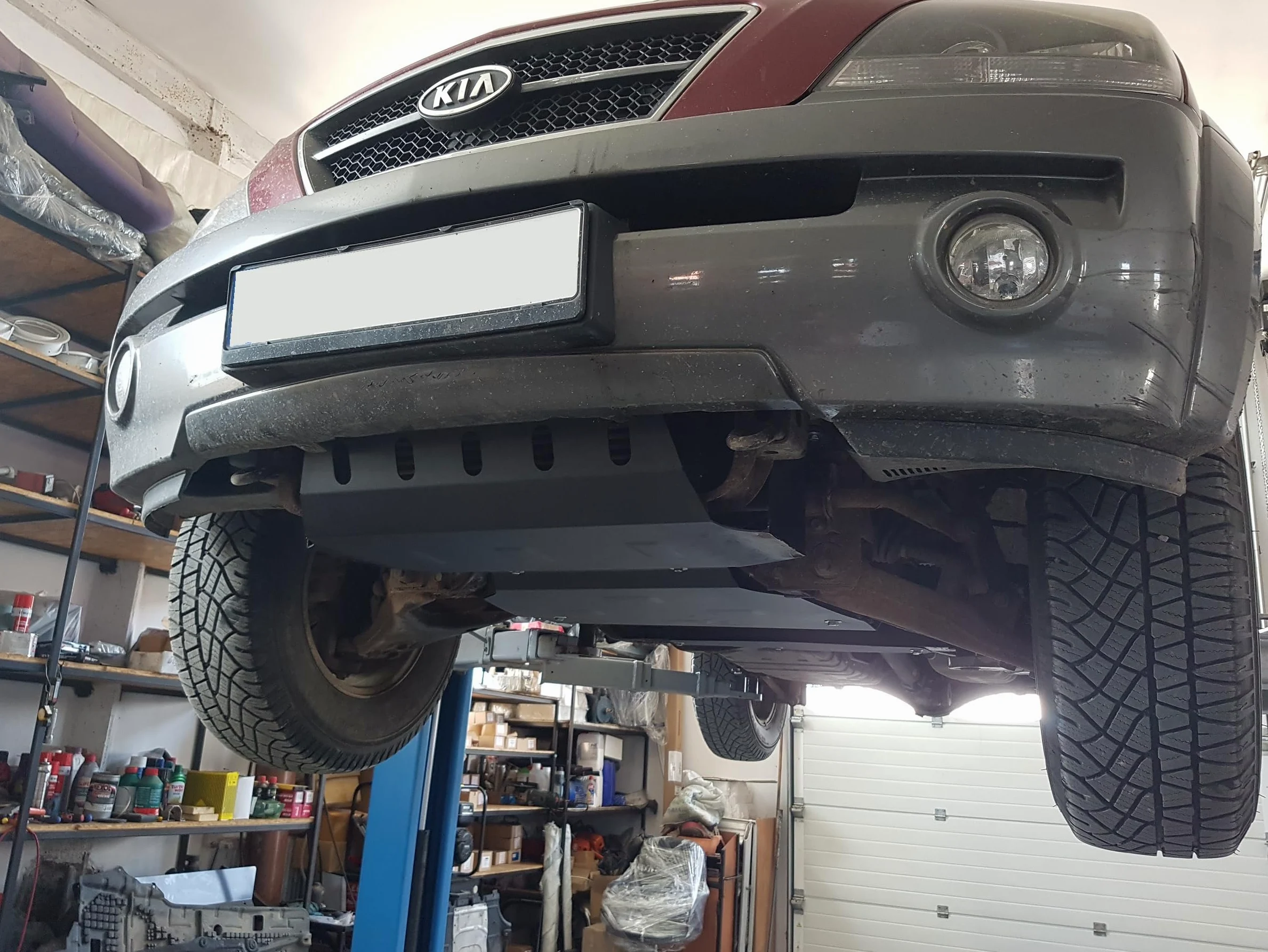 Protector metálico bajo el motor y enfriador de acero compatible con Kia Sorento (2002-2006)