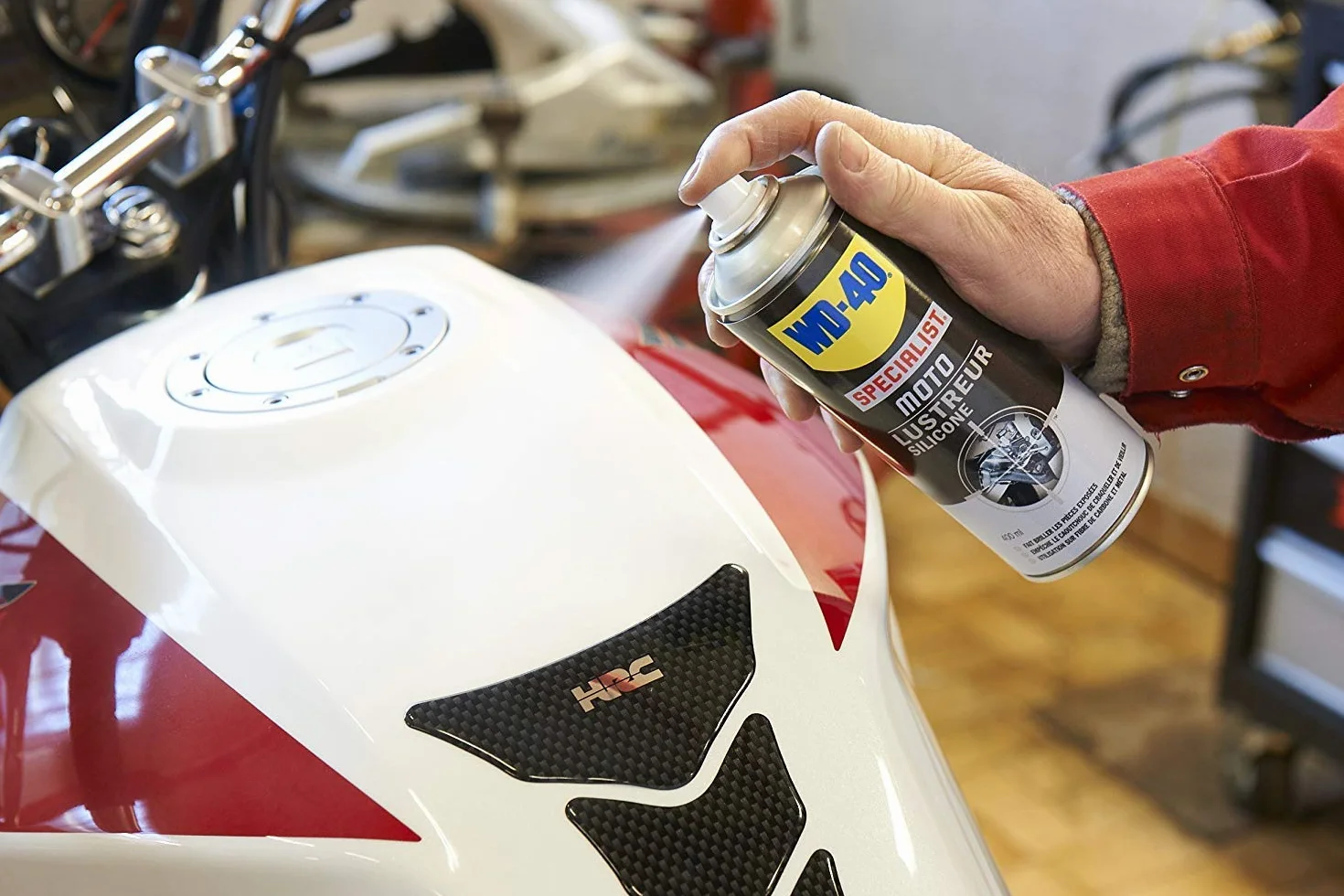 WD-40 Motorbike – Cuidado y mantenimiento cadena con Spray Limpiacadenas 400Ml + Grasa de Cadenas 400Ml + Abrillantador de Silicona 400Ml + cepillo limpia cadenas - Pack 3 unidades + Cepillo