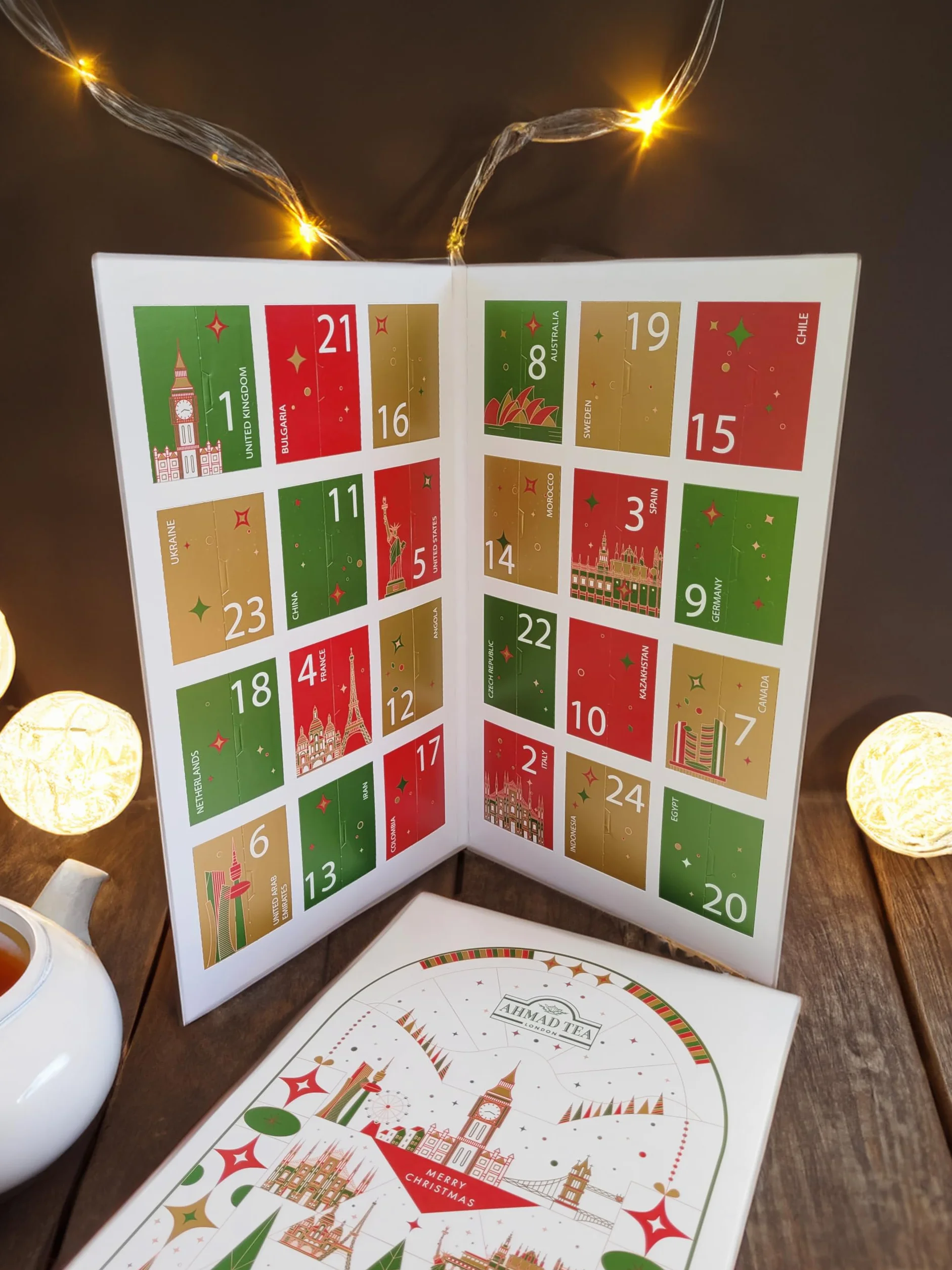 Ahmad Tea Té Calendario de Adviento 2025 - Calendario de Escritorio Plegable - 24 Bolsitas de Té Diferentes - 46,8g
