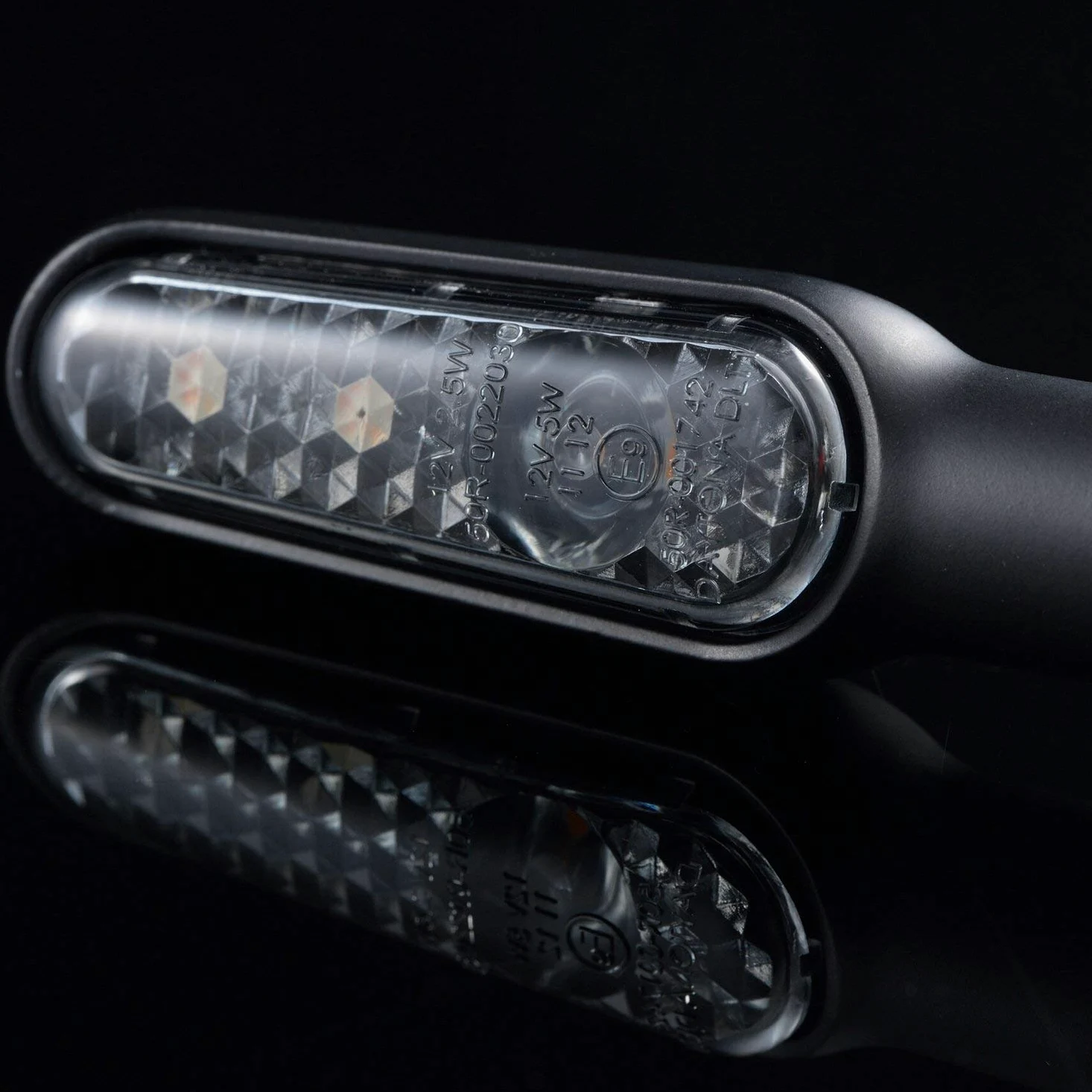 DAYTONA cp.Intermitentes de dirección aluminio LED "D-LIGHT" cuerpo negro, lente ahumada, homologados