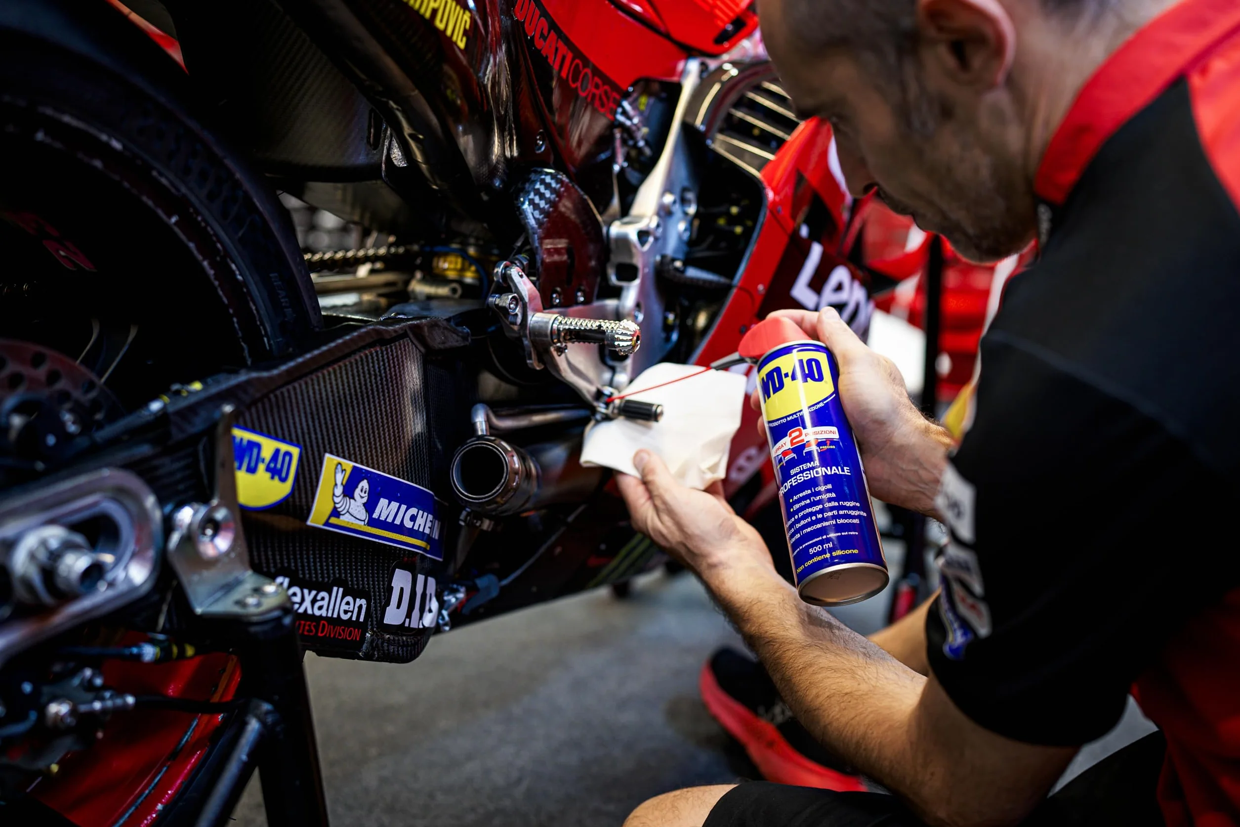 WD-40 Multi-Uso Spray 400ml Lubricante Afloja Protege Óxido Dieléctrico Limpia Metales Plásticos