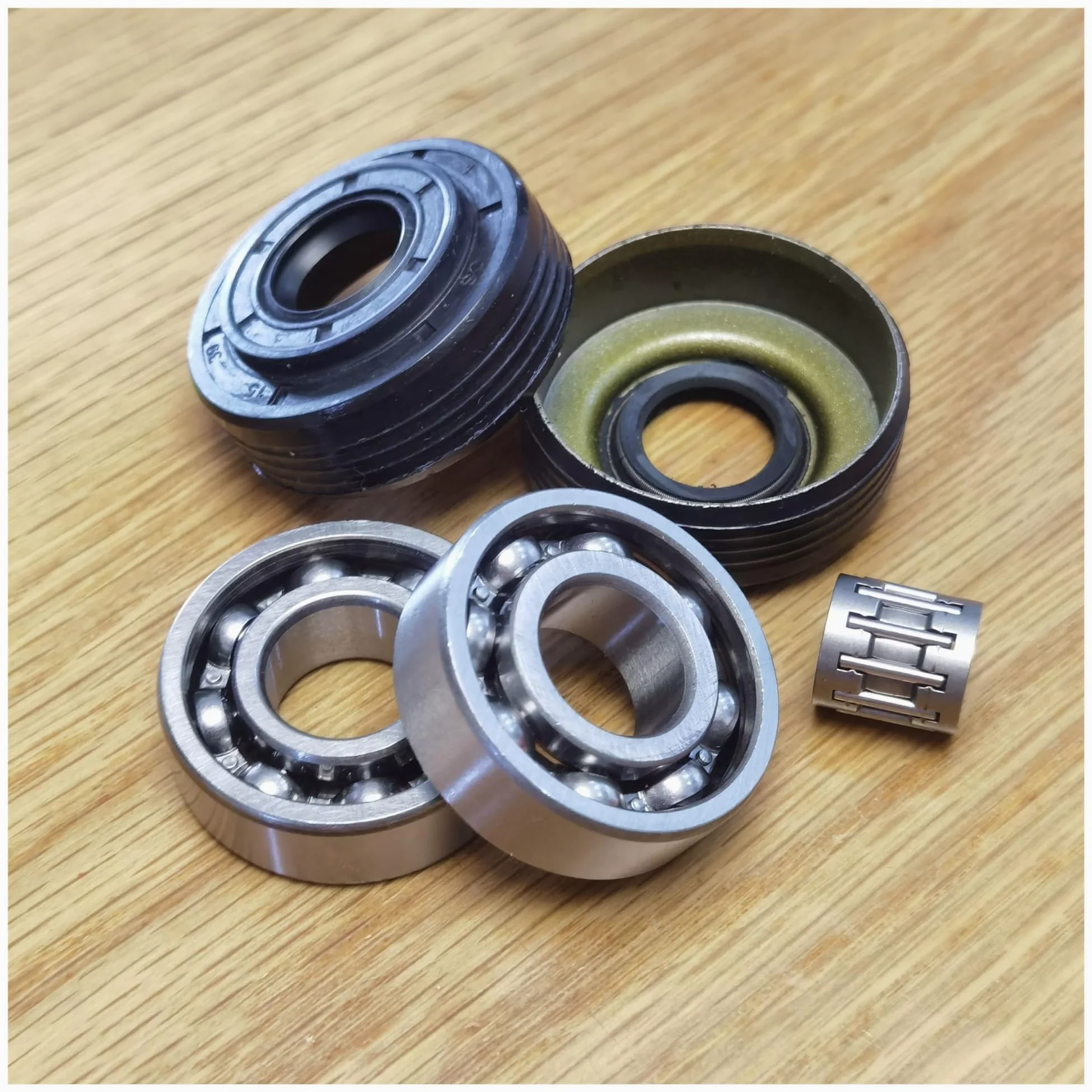 Kit de cojinetes de cigüeñal y retenes de Aceite Compatible con 340, 345, 346XP, 350, 353 y 2141.(Full Set)
