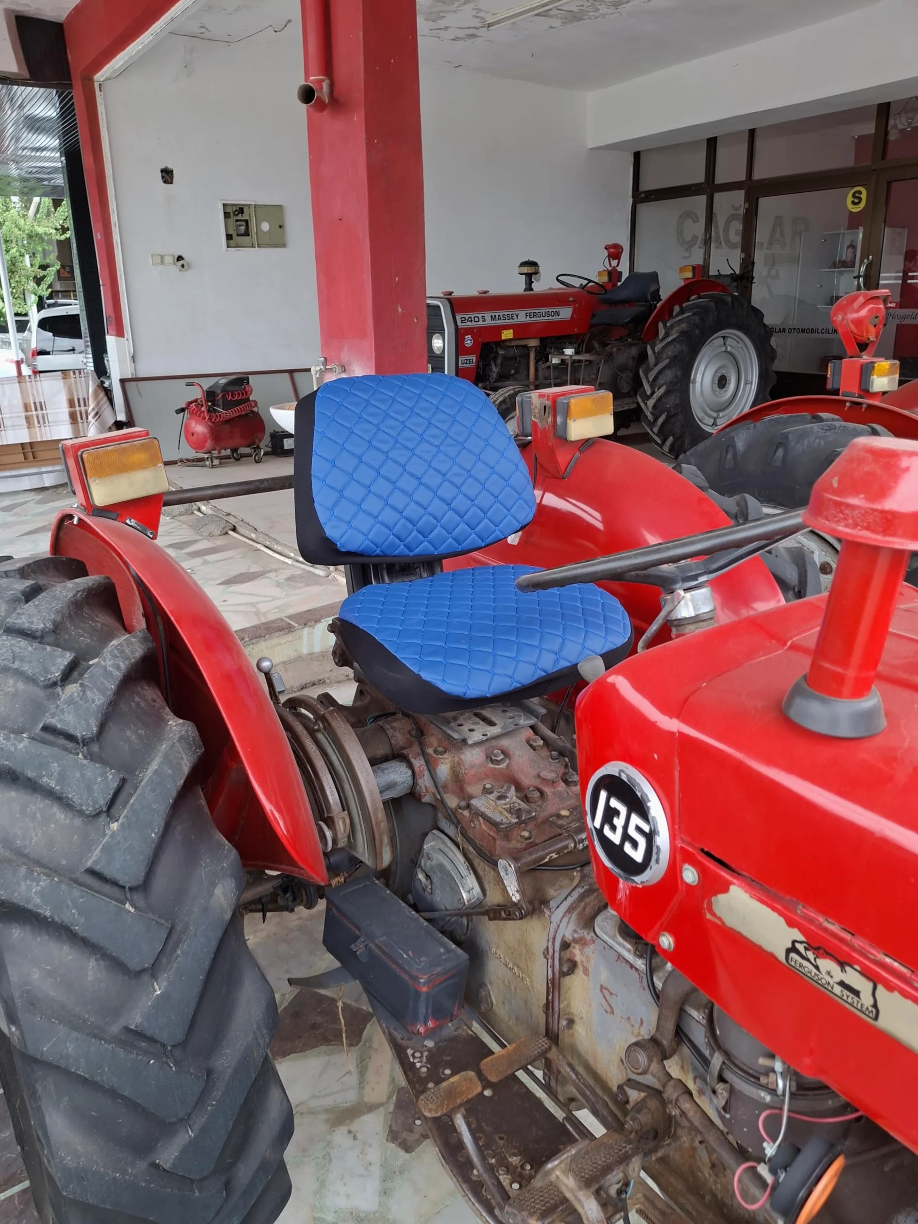 Funda de asiento de tractor resistente, acolchado Impertex duradero para tractores y carretillas elevadoras, cortacésped (cuero azul, costuras azules)