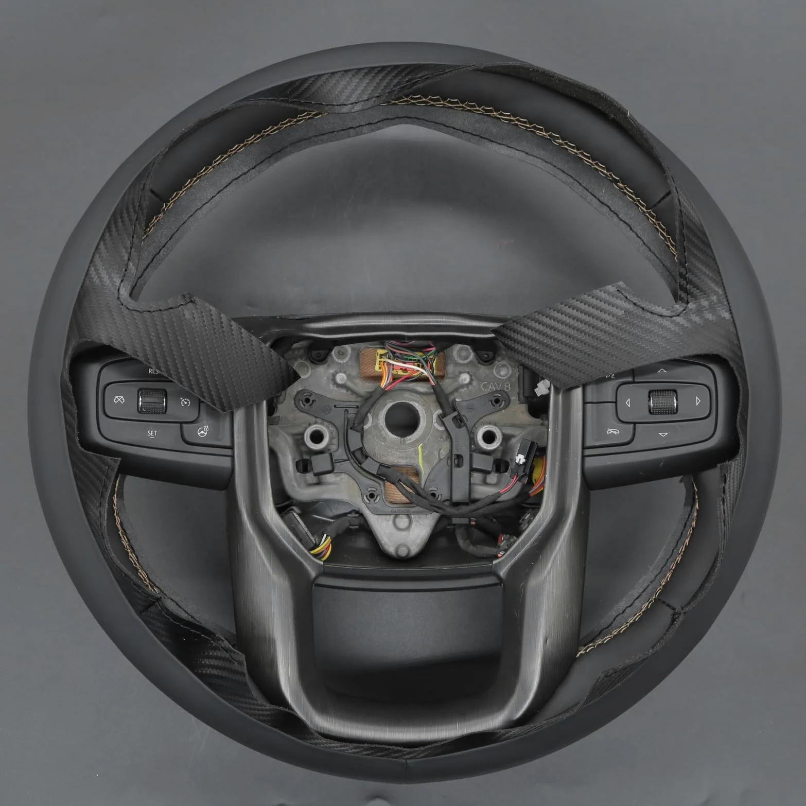 Funda para Volante de Coche para GMC Sierra 1500 / Sierra 1500 Limited/Sierra 2500 3500 / Yukon (XL) Fabricada en Microfibra de Cuero con Acabado Brillante de Fibra de Carbono