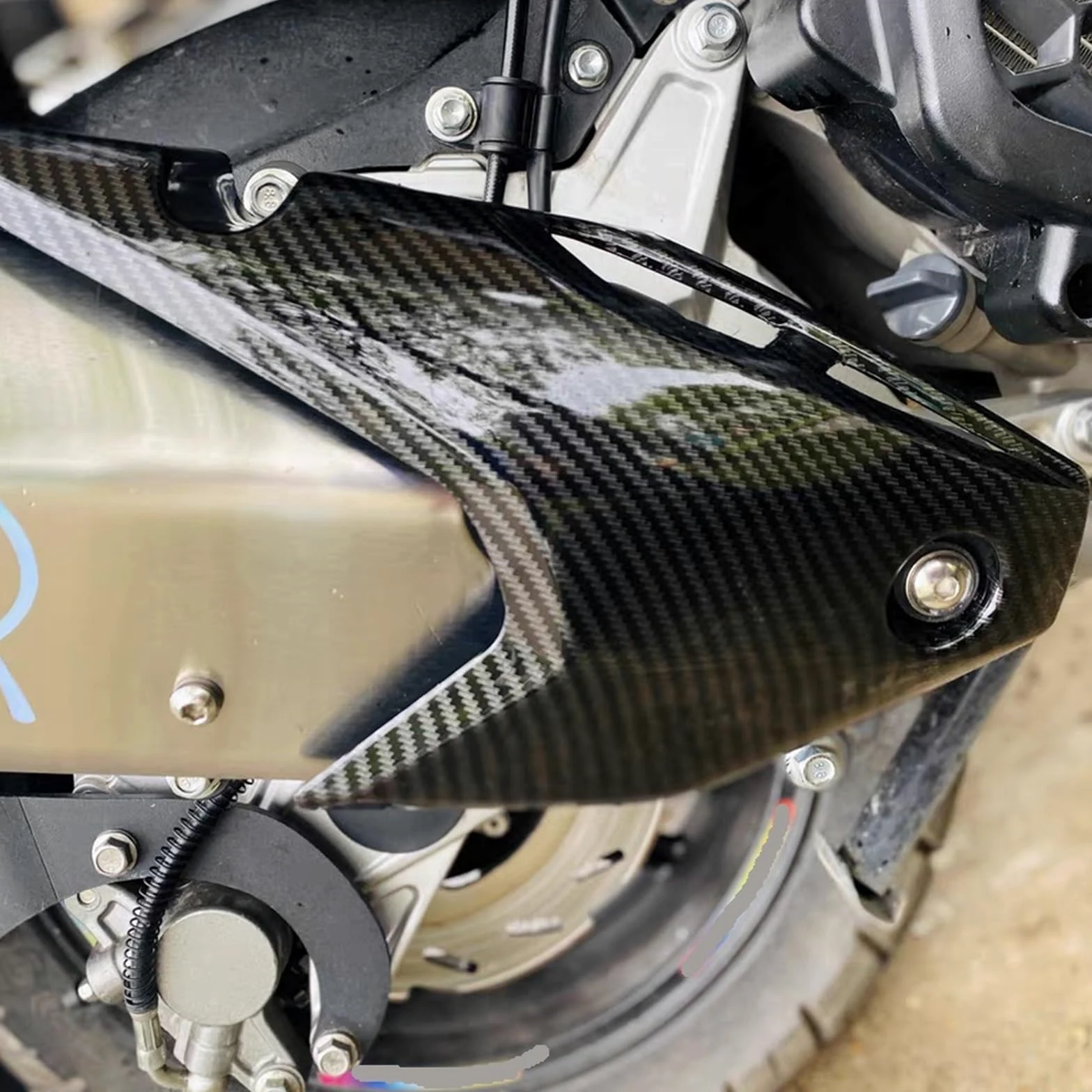 Deflectores de Calor para Escape Protector térmico de silenciador y Cubierta de ventilación del Tubo de Escape para Honda ADV 150 2019, 2020, 2021, 2022 y 2023. Motocicleta Tubo Protector(A B)