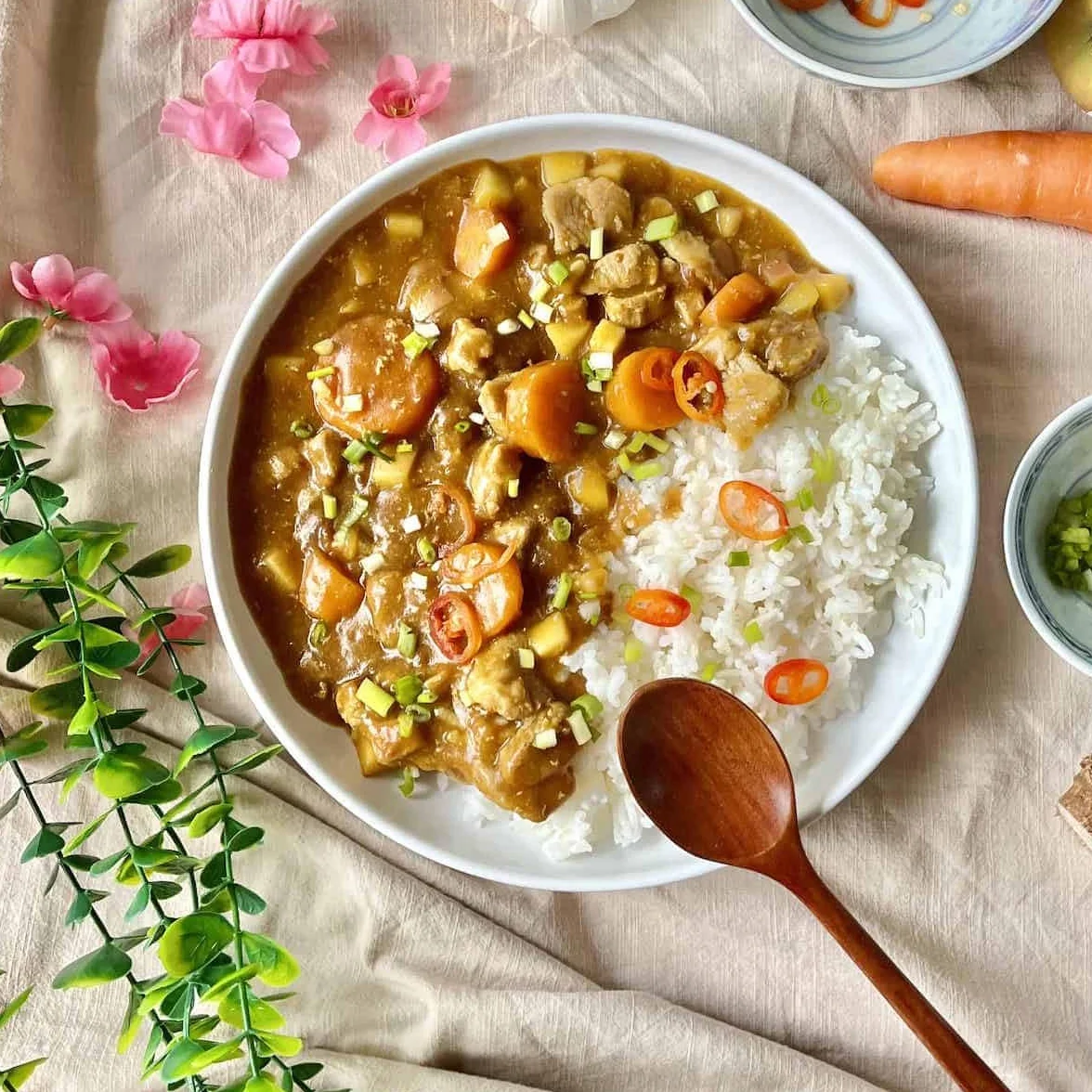 YIJIA Golden Curry Mild Medium Hot Mix Hot 3x220 gr