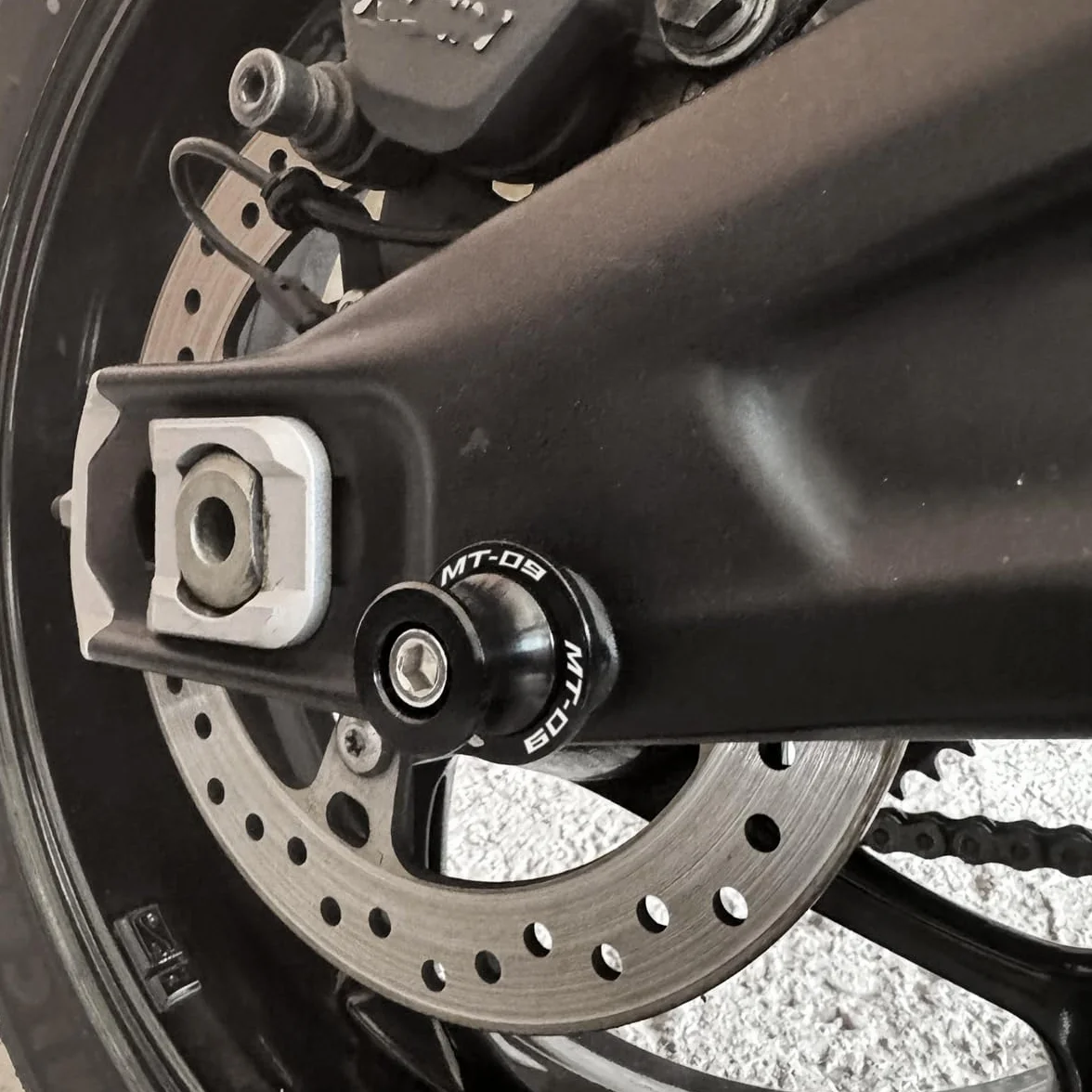 Brazos oscilantes M6 para MT09 MT-09 Tracer 2014-2023 MT 09 SP 2025 2024 MT09 FZ09 Basculante de Deslizadores Tornillos del Soporte Diábolos Accesorios,carretes M6,Adaptador de oscilantes（Negro）