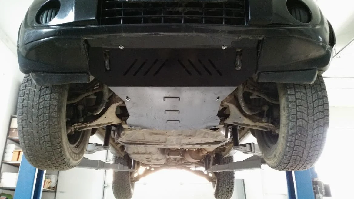 Protección metálica bajo motor compatible con Mitsubishi Pajero 4 (V80, V90) - (2007-2021)