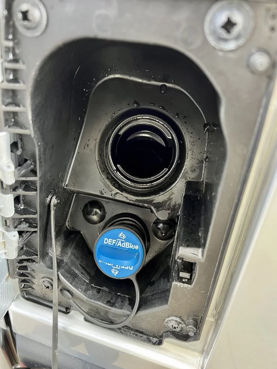 Twowinds - Bloqueo Antirrobo AdBlue Compatible con Fiat Ducato, Jumper, Boxer (2016-2024) - Camper y Caravanas - Cierre de Seguridad del Tapón Depósito AdBlue en Acero Inoxidable