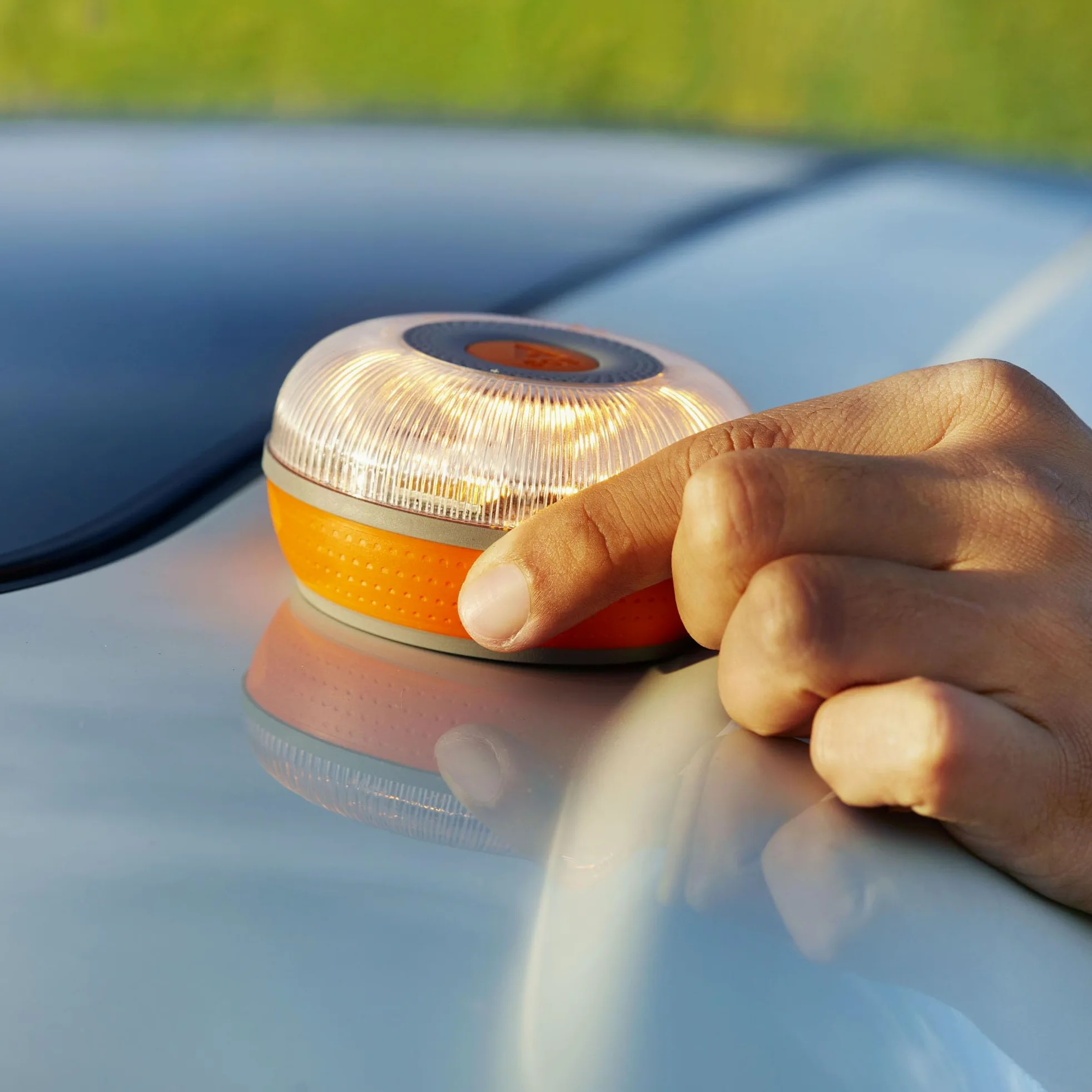 FlashLED SOS Luz de Emergencia para coche homologada, Baliza V16 Conectada Obligatoria DGT 2026, SIM y servicio hasta 2038, Cobertura profunda y Geolocalización
