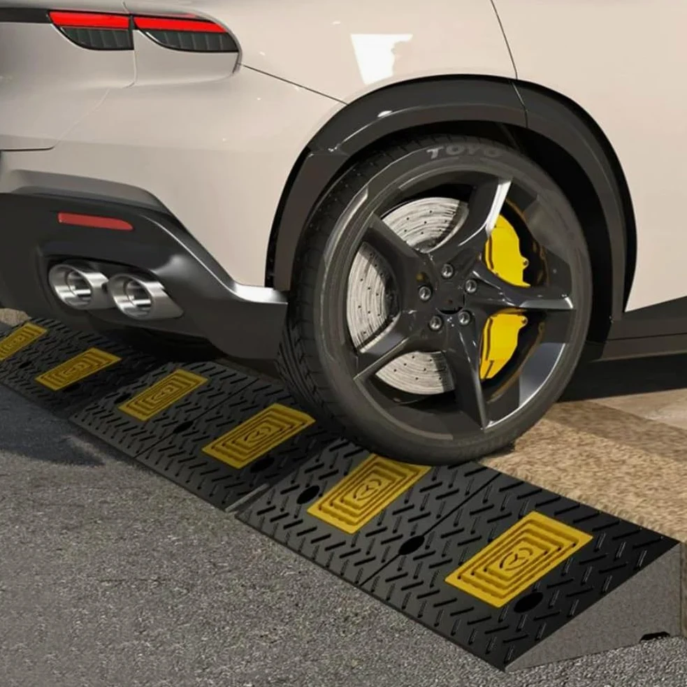 Rampa de Goma para bordillos, rampa para umbrales de 100 × 25 cm para entradas de Garaje, aceras, Coches, Bicicletas, Motos, patinetes y sillas de Ruedas, Capacidad de Carga de 11 000 Libras