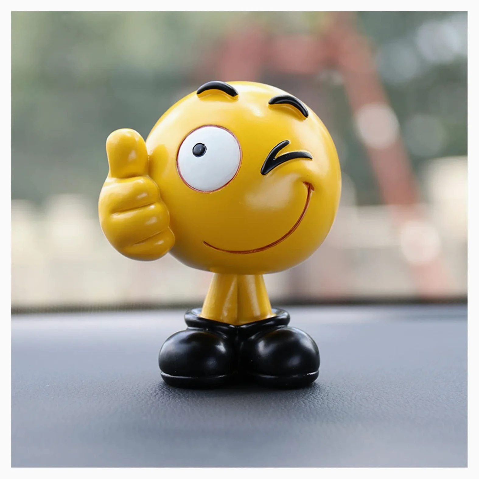 1 Uds. Ajuste de coche for la decoración del vehículo de la personalidad, paquete de muñecas con cabeza móvil creativa, muñeca que sacude los dibujos animados, accesorios interiores for automóviles (