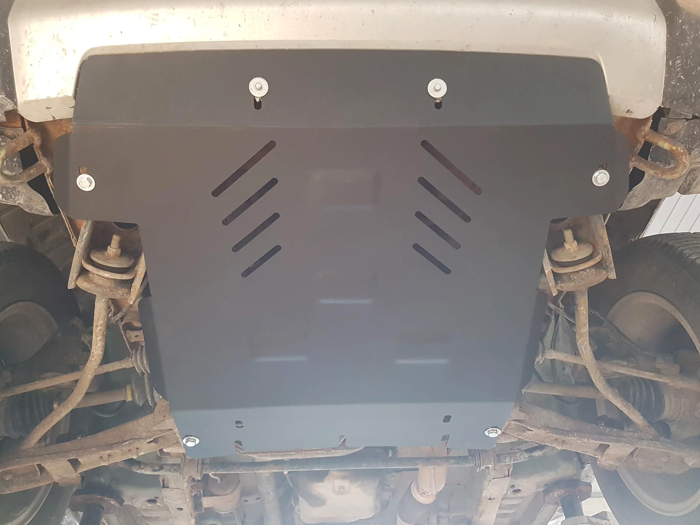 Protección metálica bajo motor compatible con Mitsubishi Pajero Pinin - (1997-2007)