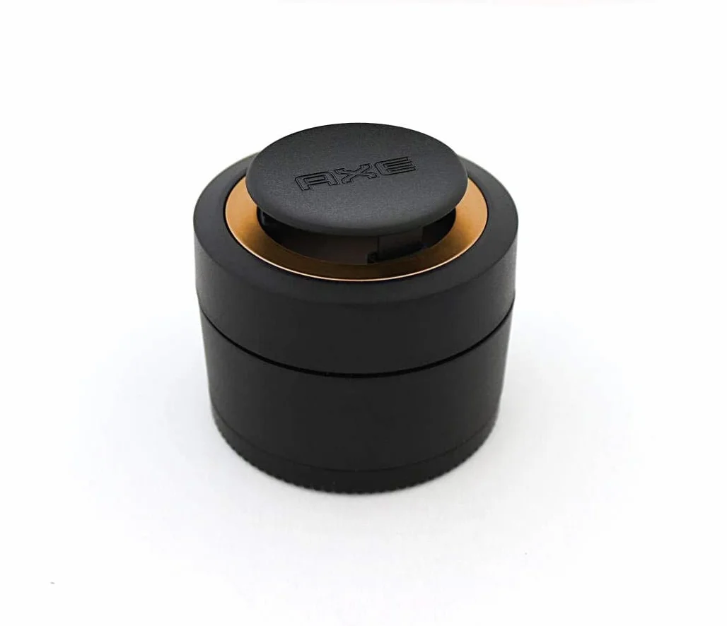 AXE Ambientador de Coche Lata Gel 125GR Portavasos - DARK TEMPTATION: Frescura Refrescante y Duradera para Tu Viaje - Hasta 30 Días de Confianza y Estilo