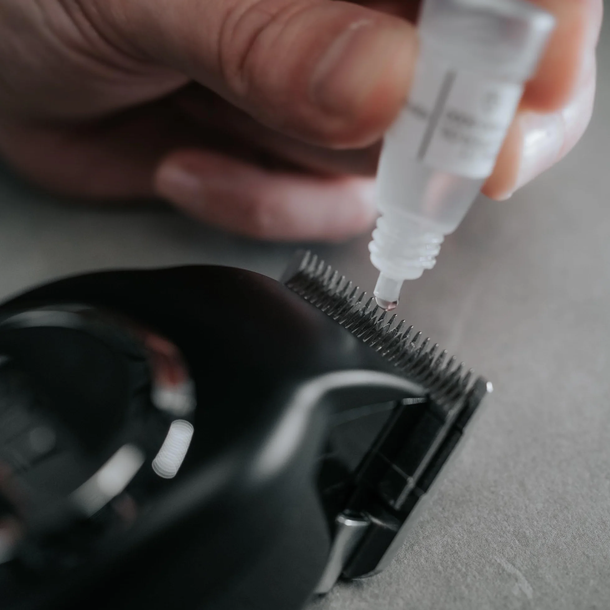 Wahl Cortapelos Elite Pro con Cuchillas Autoafilables de Precisión y Peines Secure Fit Premium