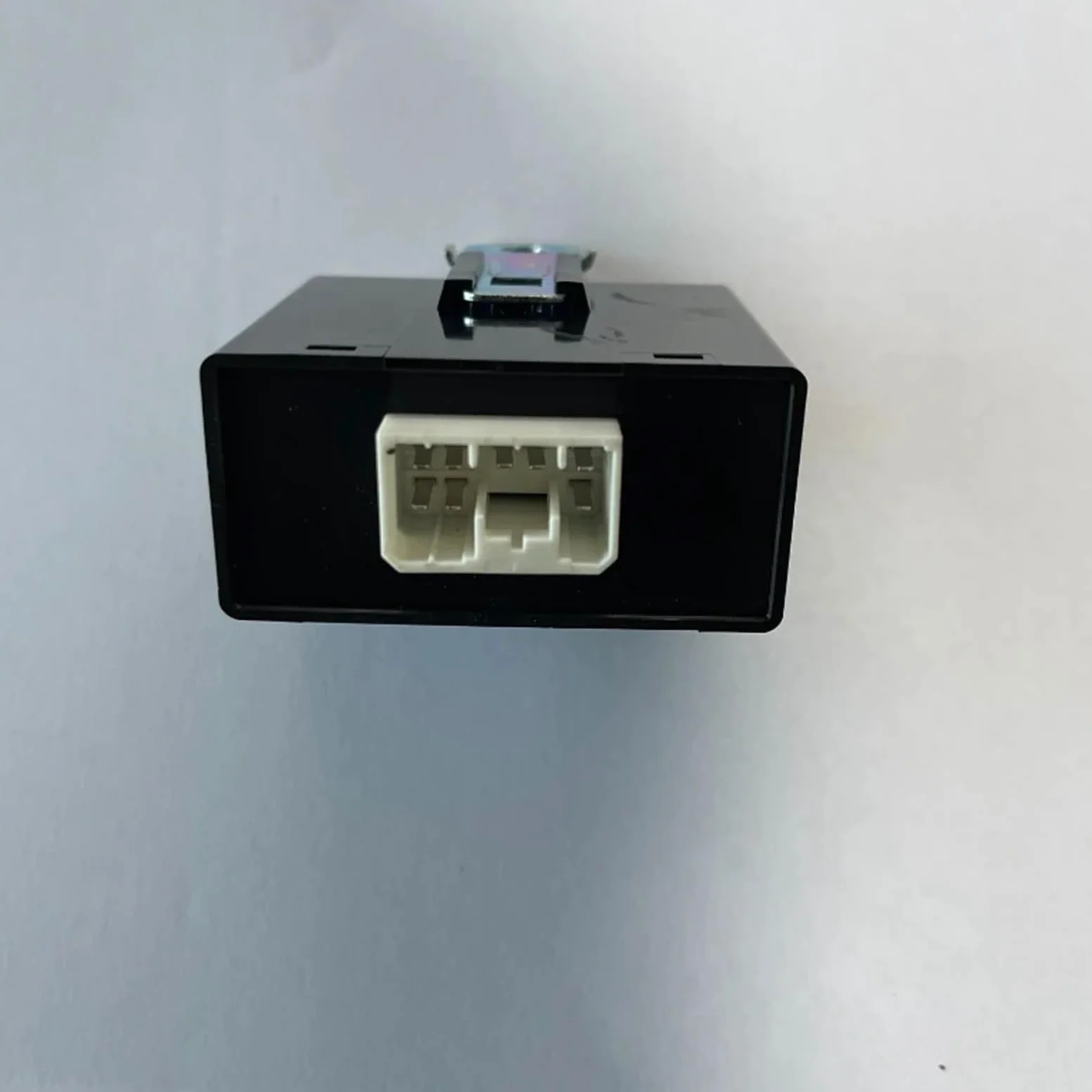 1 relé 95550-8D000 de 25,6 V for luces intermitentes de automoción
