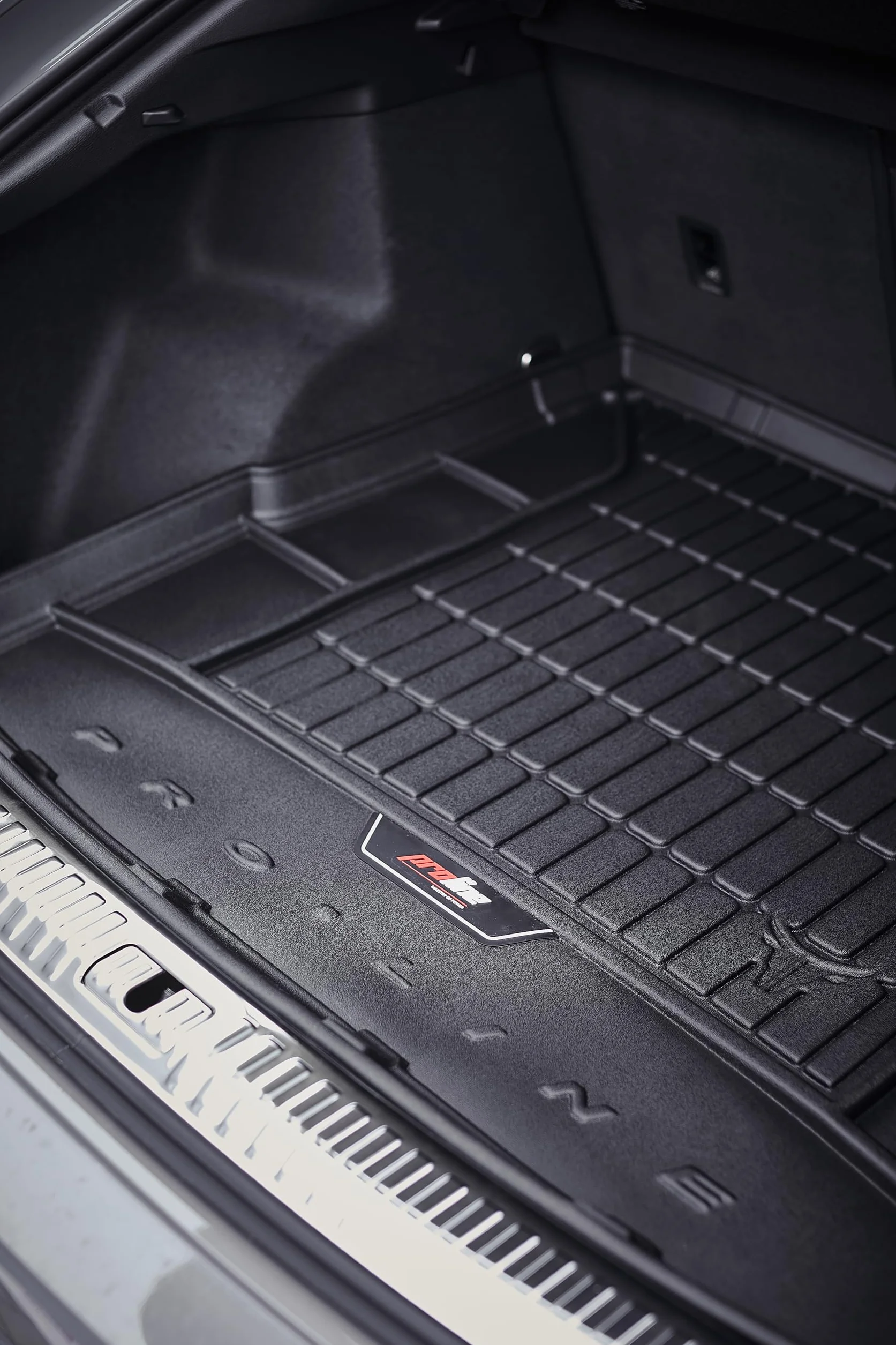 FROGUM ProLine 3D Un Juego de Alfombrillas de Goma para Coche y cubeta Maletero con Logo Alfombras para Jeep Renegade Desde 2014| Los Bordes más Altos