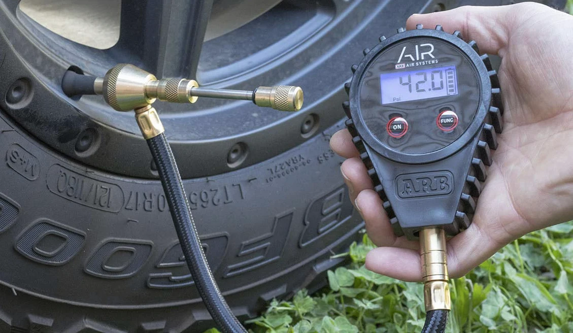 ARB 510 ARB Air Systems E-Z Deflator Digital Medidor de presión de neumáticos con bolsa, todas las medidas