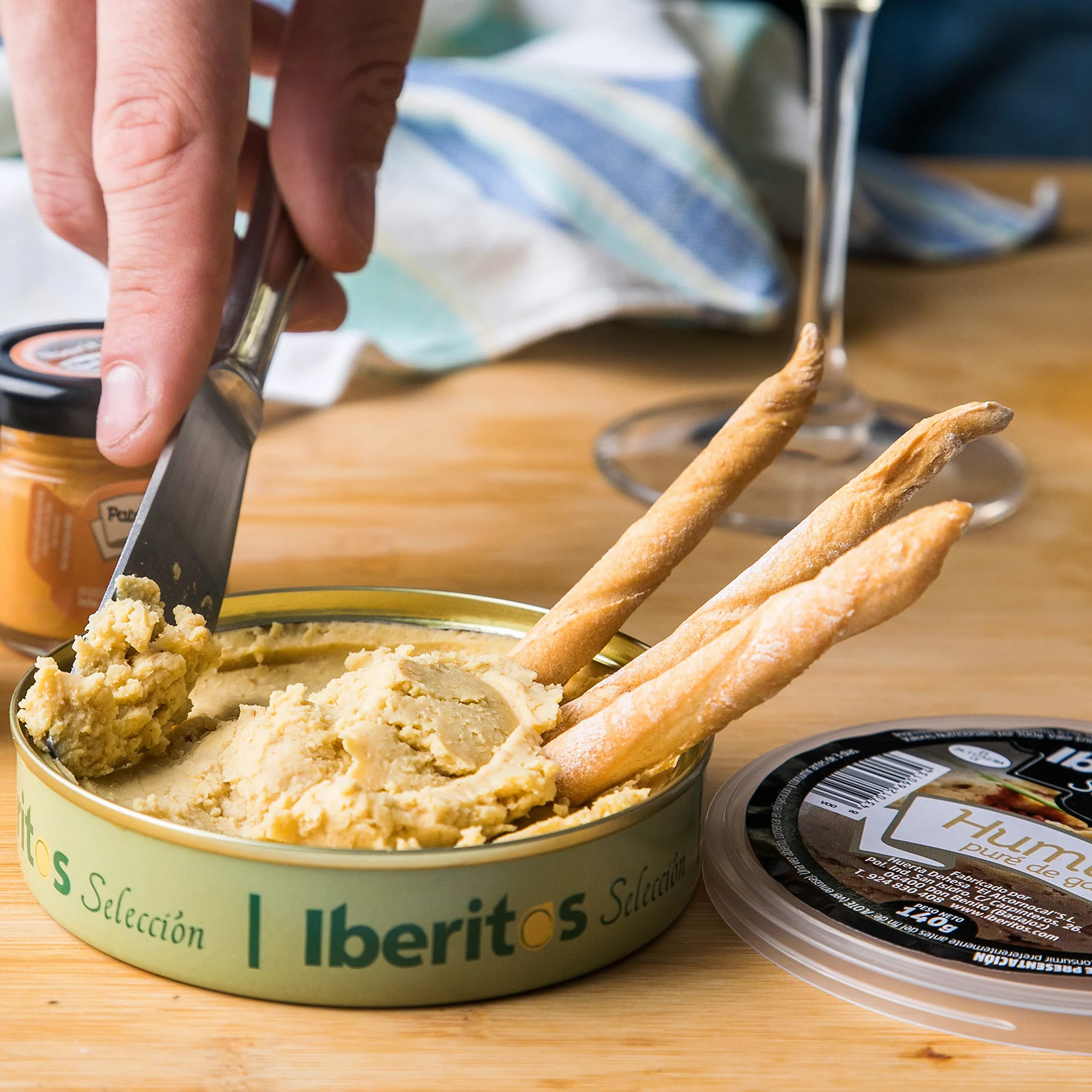 Cesta Regalo Gourmet Vino Blanco Verdejo Paté Brandada Bacalao Salmón Hummus Garbanzo Berberechitos Marisol Anchoas Picos Artesanos