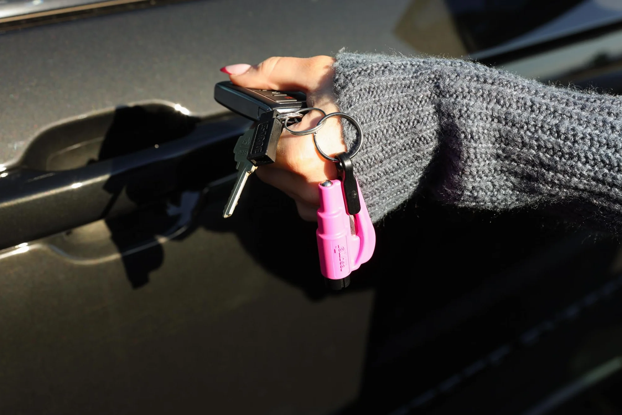 RESQMEl Llavero de Emergencia Original Herramienta de Escape de automóvil, Cortador de cinturón de Seguridad 2 en 1 y rompeventanas, Fabricado en EE. UU., Paquete de 6
